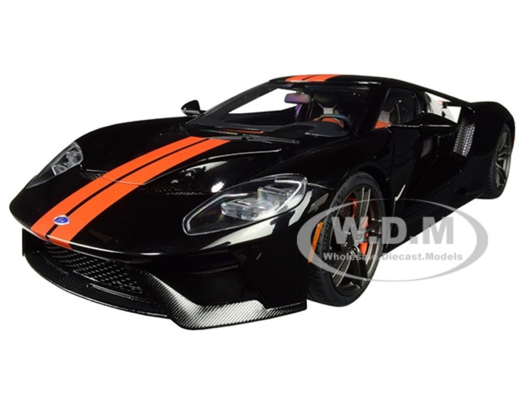 AUTOart 72945 Ford GT review: striking stripes, delicate-feeling doors