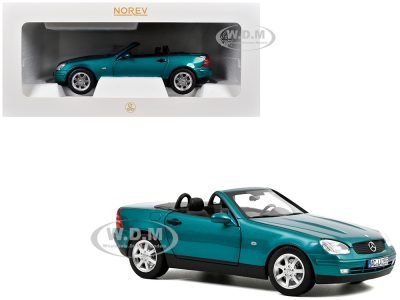 Norev 183021 SLK review: understand the two roof pieces