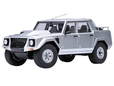 AUTOart 74553 LM002 review: a fixed tailgate behind an elaborate engine