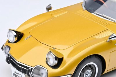 1967 Toyota 2000GT RHD (Right Hand Drive) Gold Metallic 1/18 Model Car by Autoart