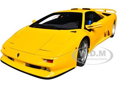 AUTOart 79144 Diablo Jota review: pop-up lights and a partly hidden engine