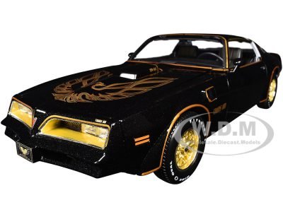 Maisto 31464BK Firebird review: gold graphics under close inspection