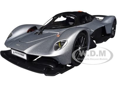 Maisto 31465SIL Valkyrie review: dramatic doors, reluctant rear cover