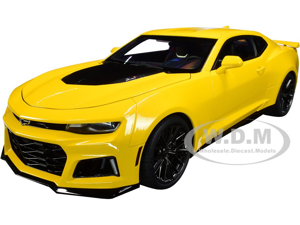 AUTOart 71205 Camaro ZL1 review: an engine-and-cabin display