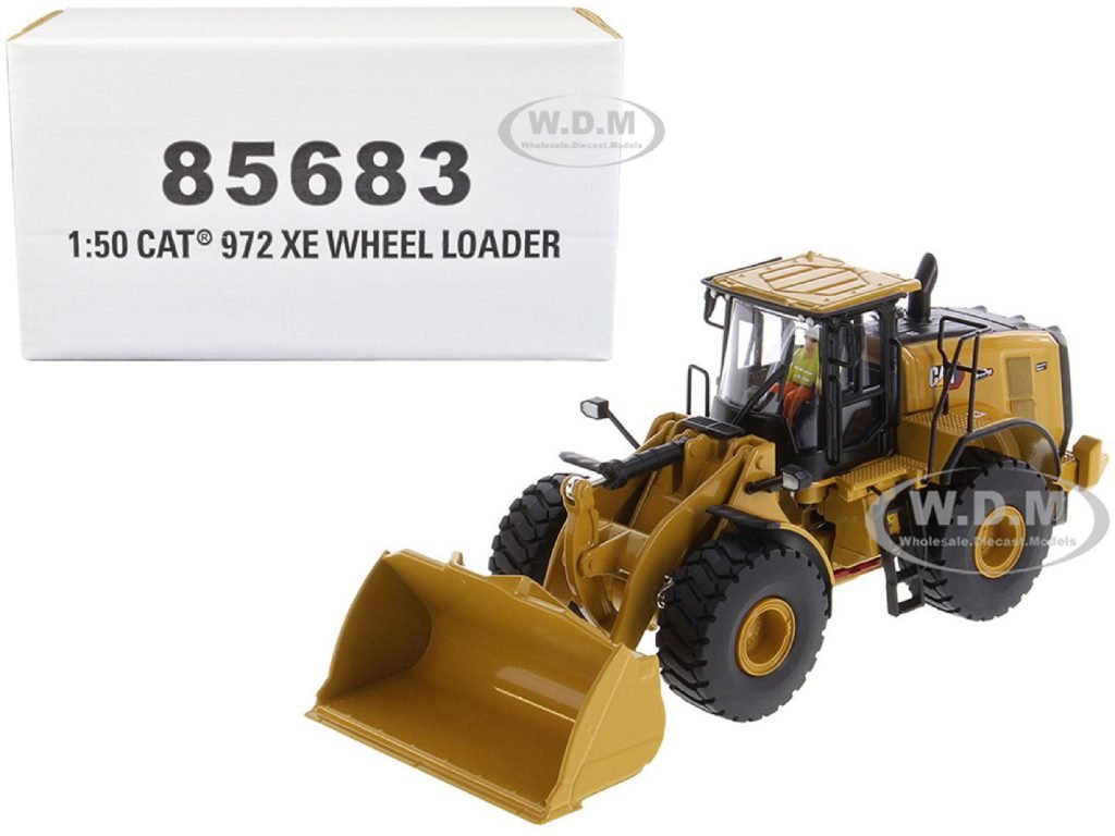 Diecast Masters 85683 CAT 972 XE review: check the low carry pose