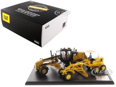 Diecast Masters 85560 CAT No. 12 and 12M3 set review: two eras on one base