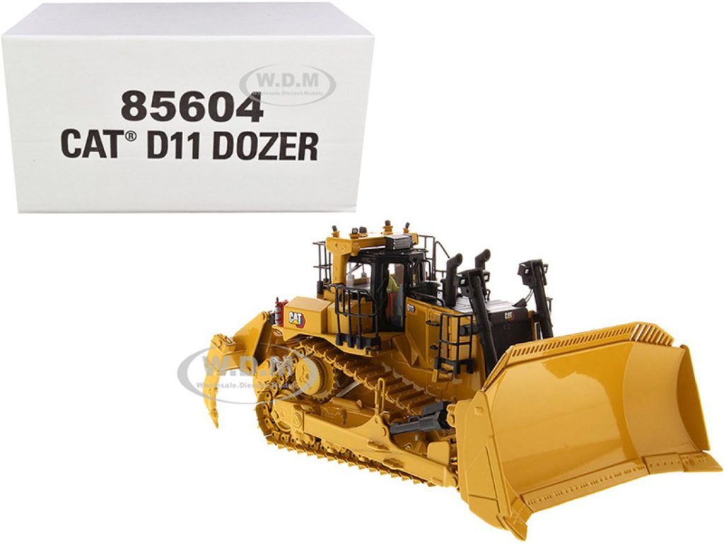 Diecast Masters 85604 CAT D11 Fusion review: the rear view deserves space