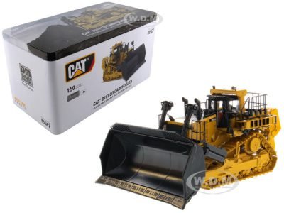 Diecast Masters 85567 CAT D11T Carrydozer review: the blade defines this version