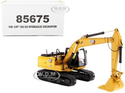 Diecast Masters 85675 CAT 323 GX review: a subject choice rather than an upgrade claim
