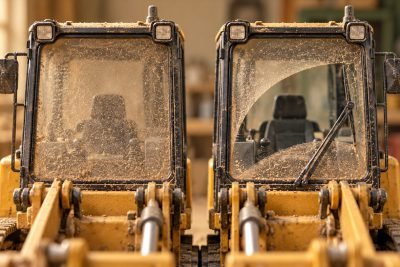 Conceptual illustration: Reading weathered cab windows: dust, wiper paths and the intended scene
